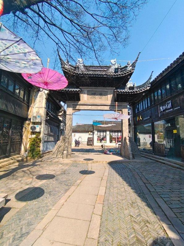 消息人士:将对乌海军在塞瓦斯托波尔残留的舰艇进行回收处理